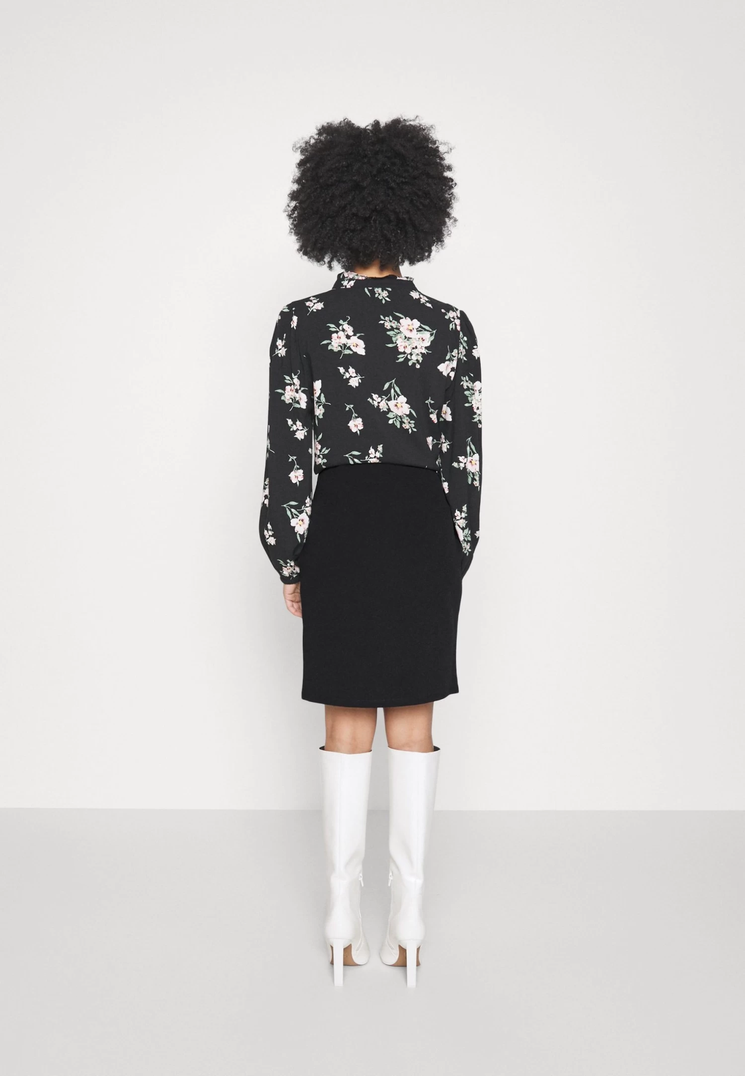 Panel Asymmetric- Minirok - Black 5 Panel Asymmetric- Minirok - Black - Afbeelding 3