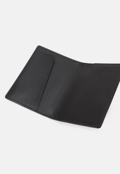 Anna Field Passport Case And Luggage Tag Set - Paspoorthouder - Black -Modieus Verkoop 6cebaff05c534c59aba96c1fb1c7ab54