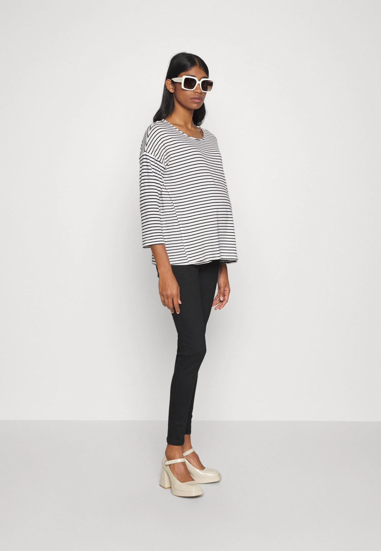 Longsleeve - Black/White 4 Longsleeve - Black/White - Afbeelding 2