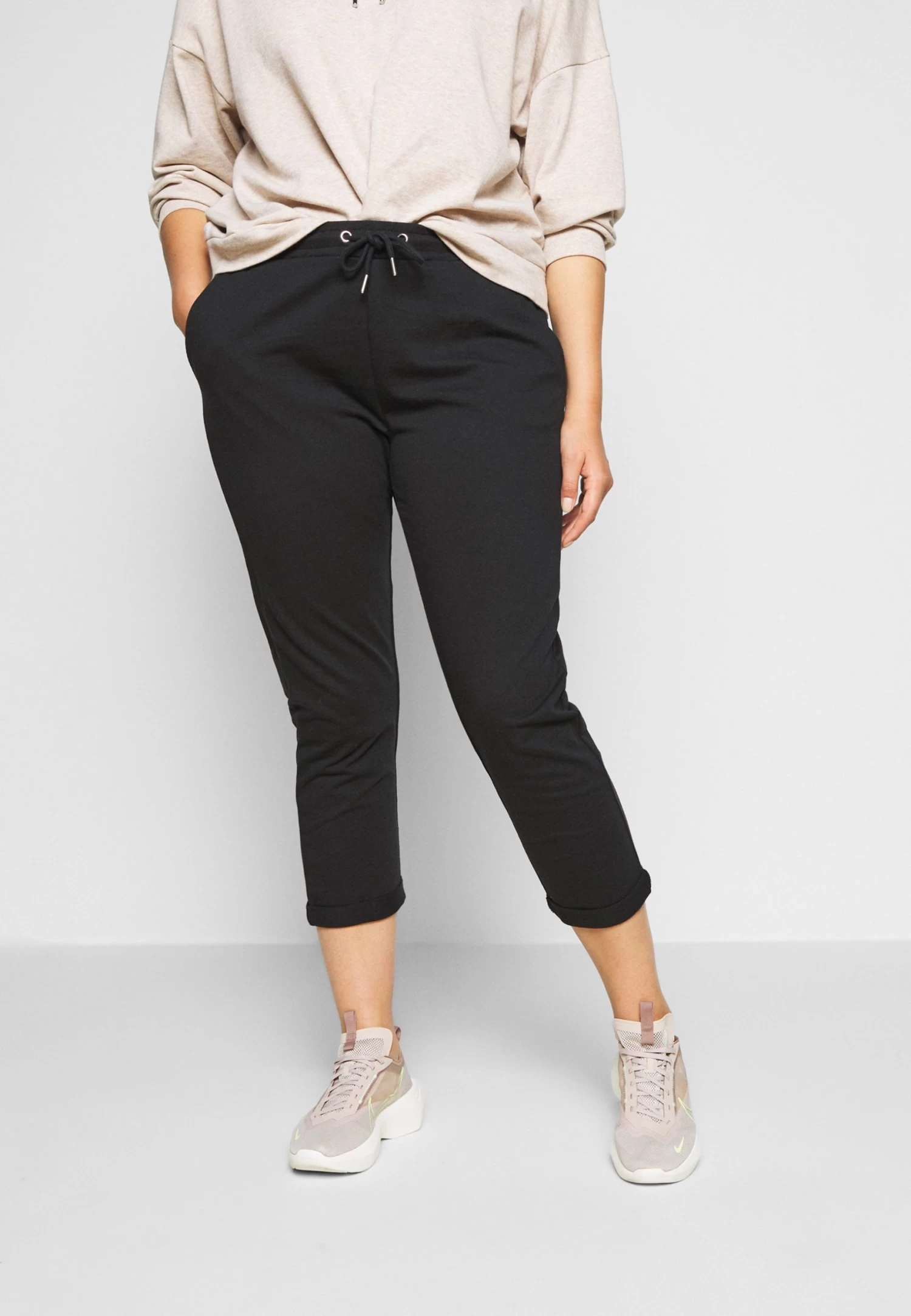 Trainingsbroek - Black 3 Trainingsbroek - Black